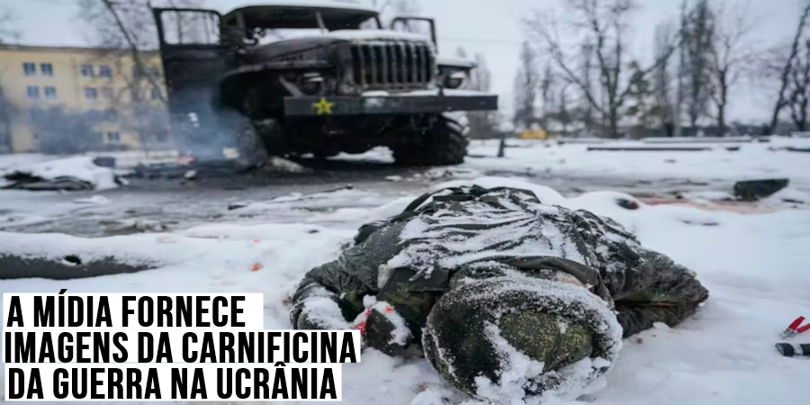 O corpo de um soldado está ao lado de um caminhão russo destruído nos arredores de Kharkiv, Ucrânia, em 25 de fevereiro de 2022. AP Photo/Vadim Ghirda