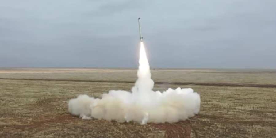 O lançamento do míssil Iskander, que também pode transportar uma ogiva nuclear, durante exercícios militares. Bielorrússia, 2022/Imagem: Fontes abertas