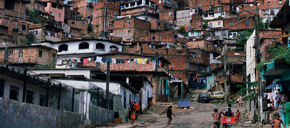 Favela na periferia de Salvador, Bahia. Foto: Banco Mundial/Scott Wallace